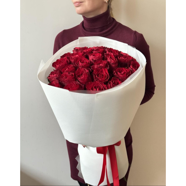 25 Raudona rožė 50-60 cm
